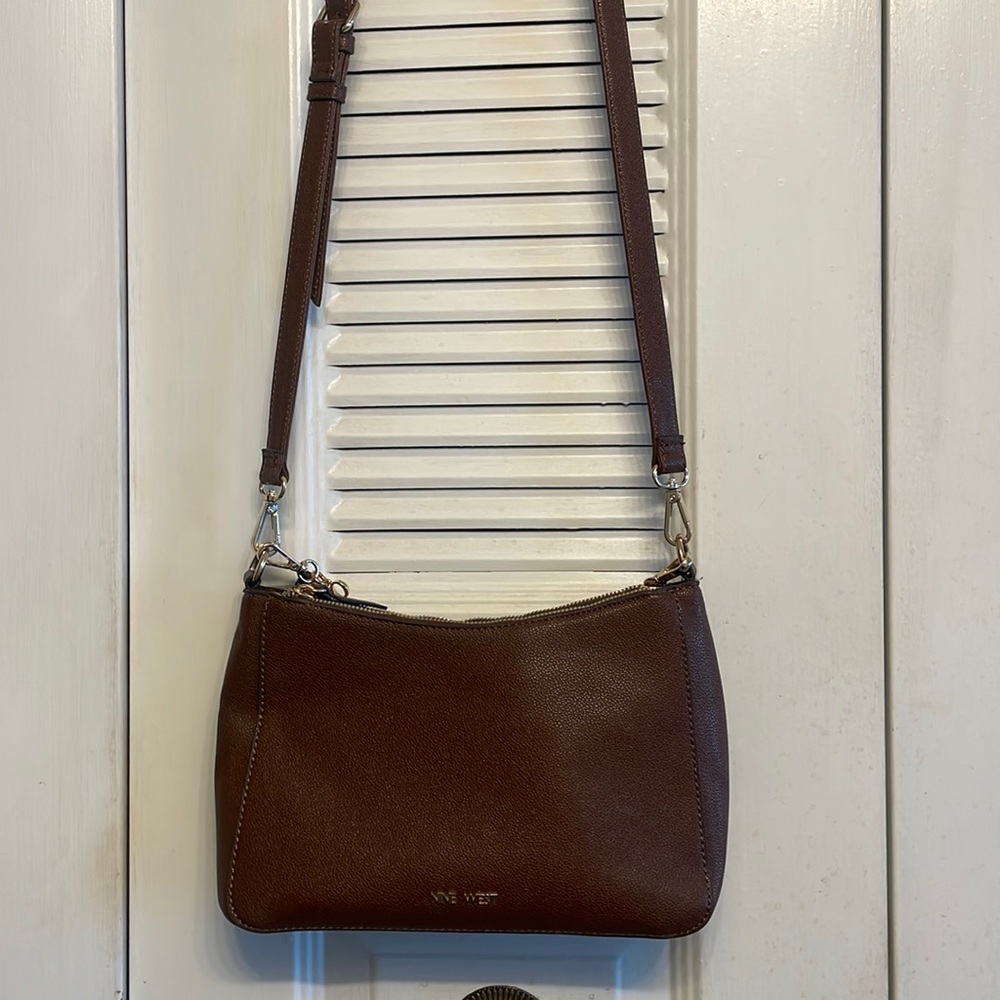 Nine west crossbody in brown!